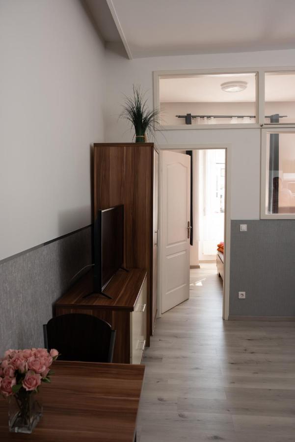 Belvaros Apartmanhaz Sopron Buitenkant foto