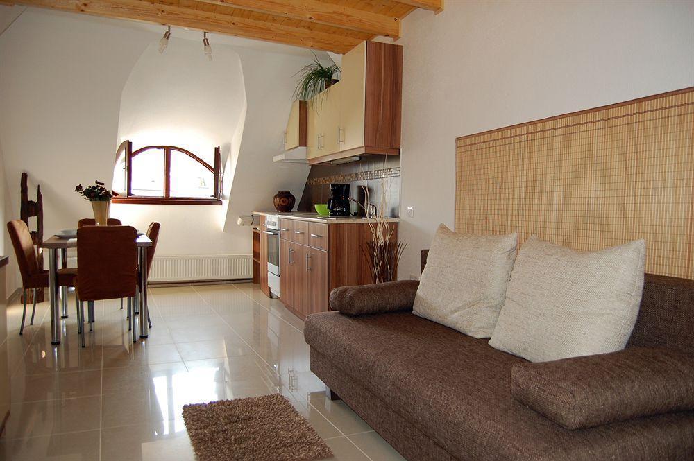 Belvaros Apartmanhaz Sopron Buitenkant foto
